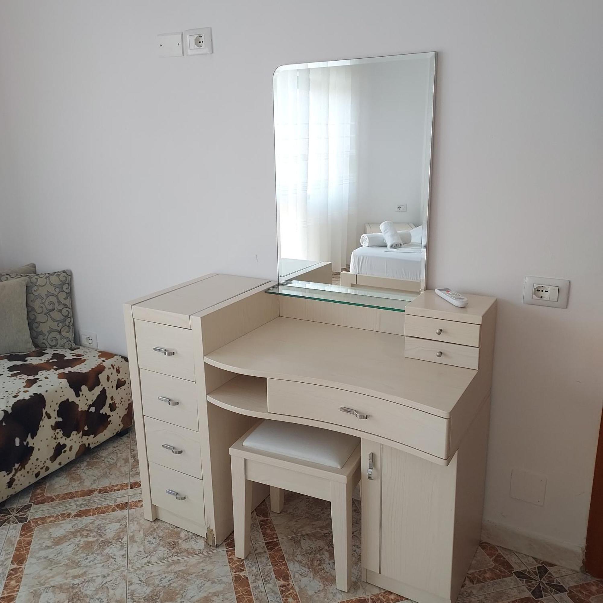 VlorëMartin Ferraj Rivieraアパートメント エクステリア 写真